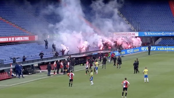 Feyenoordfans 'met sleutel van de Kuip' lopen doodleuk stadion in tijdens wedstrijd