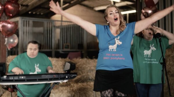 De muzikale monsterhit van de week: Mel en Den - Het Leven Is Geen Ponykamp