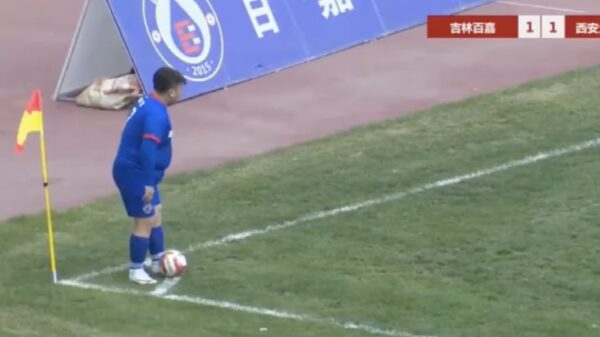 Eigenaar van Chinese club Zibo Cuju F.C. laat zijn 126 kilo wegende zoon invallen