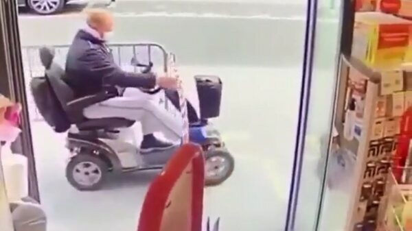 Koopjesjager in scootmobiel profiteert van megaveel voordeel