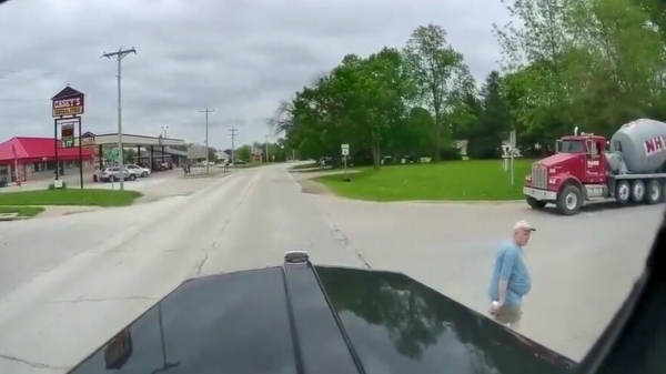 Hillbilly is levensmoe en steekt op zijn dooie gemakje over