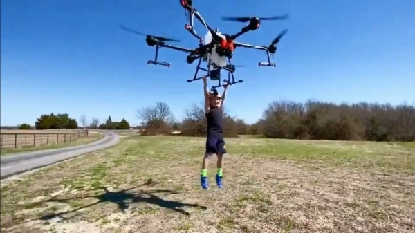 Vader van het jaar gaat een stukje drone vliegen met zijn zoon
