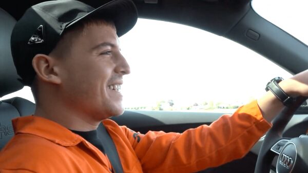 Video: Lil' Kleine geboeid naar rechtbank gebracht door Spaanse politie