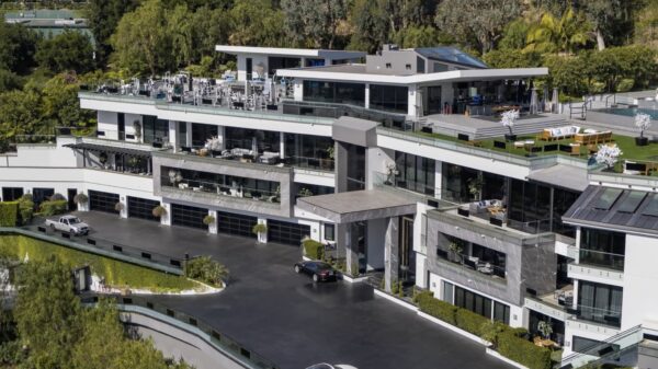 Tijd voor een rondleiding door het vorige megapaleis van Dan Bilzerian