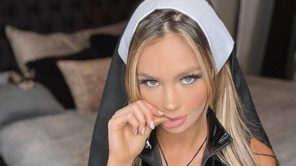 Dominante vrouwen in latex en leer hebben het weer voor het zeggen (23)