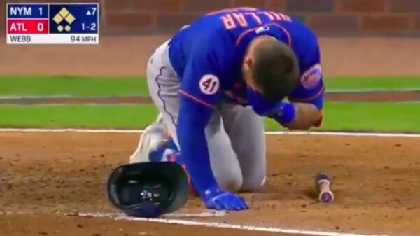 Auw: Kevin Pillar krijgt honkbal met 152 kilometer per uur vol op zijn neus