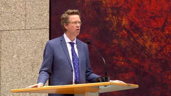 Martin Bosma gaat los op genderneutraal identiteitskaart en 't verplicht uitwisselingen van vingerafdrukken