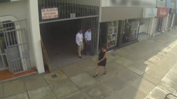 Hey mama, waar gaan die lekkere beentjes naartoe?