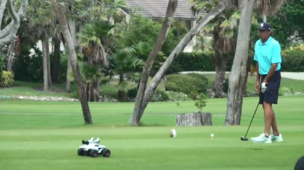 Mensen op de golfbaan trollen met een luchthoorn blijft grappig