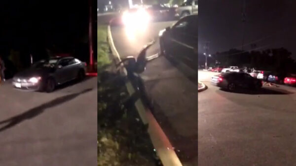 Geflipte autobestuurder beukt voetgangers tijdens lompe roadrage