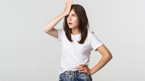 Dom blondje heeft niet opgelet tijdens aardrijkskunde