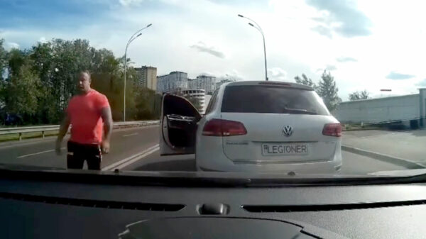 Tegen deze Oekraïense verkeershufter kun je beter niet toeteren