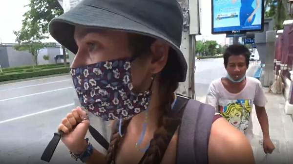 Twitcher Tallulah betast door wildvreemde tijdens livestream in Thailand