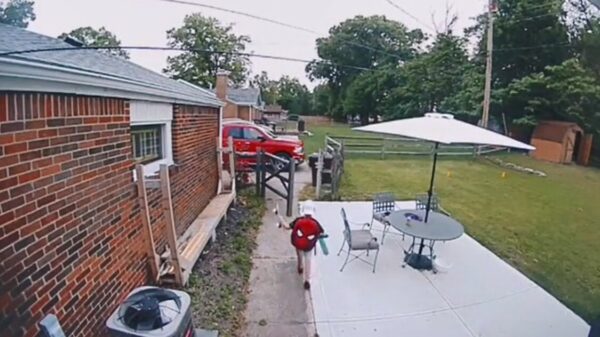 Peuter loopt van huis weg omdat papa niet van hem houdt