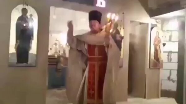 Als je dominee tijdens de dienst aan de snats zit