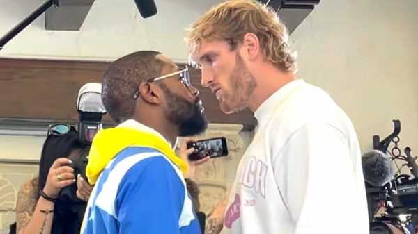 Floyd Mayweather en Logan Paul houden voor hun gevecht een ouderwets gezellige face-off