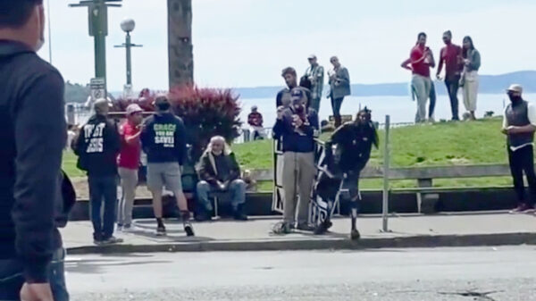 Vrouw haat Jezusgekkie en jat z'n luidspreker