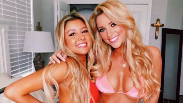 Appetijtelijke dames bewijzen waarom 2 beter dan 1 is