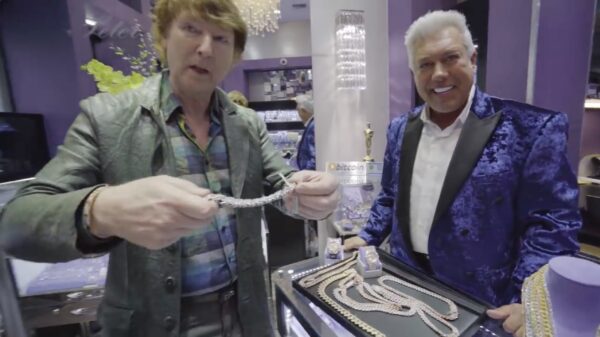 Duurste jas ter wereld is met diamanten bedekt en kost 10 miljoen flappen