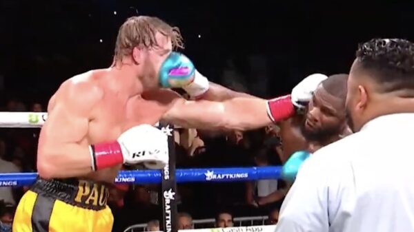 Logan Paul houdt het 8 ronden vol tegen de ongeslagen Floyd Mayweather