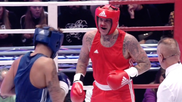 Jebroer incasseert rake klappen van swingende Matsoe Matsoe in Boxing Stars