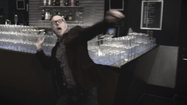 Kees ontdekt gat in de markt en wordt professioneel biergooier