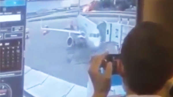 Vliegveldpersoneel vindt ramp met mislukte noodlanding in Moskou behoorlijk grappig