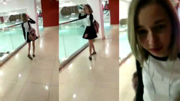 Illusioniste laat op magische wijze een plastic flesje verdwijnen