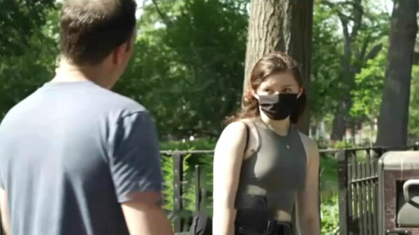 Door groepsdruk én angst besmet te raken blijven mensen mondkapjes dragen