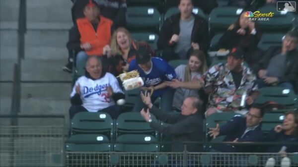 Tot twee keer toe je eten laten vallen omdat je een honkbal probeert te vangen