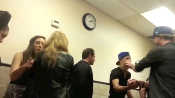 Oude doos: iets te stoere pizzapetser gaat knock-out na corrigerende tik