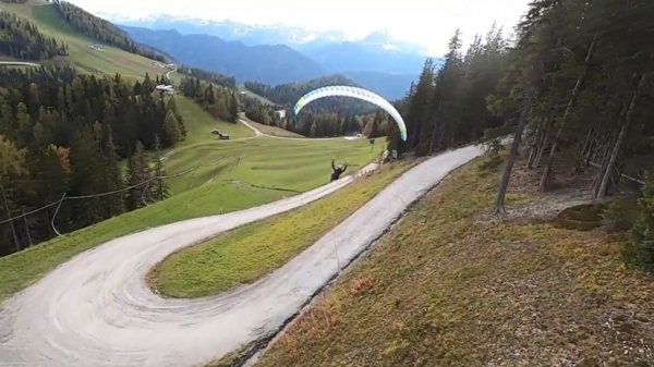 Buiten het seizoen is een skipiste de perfecte speelplaats voor speedvliegende adrenalinejunkies