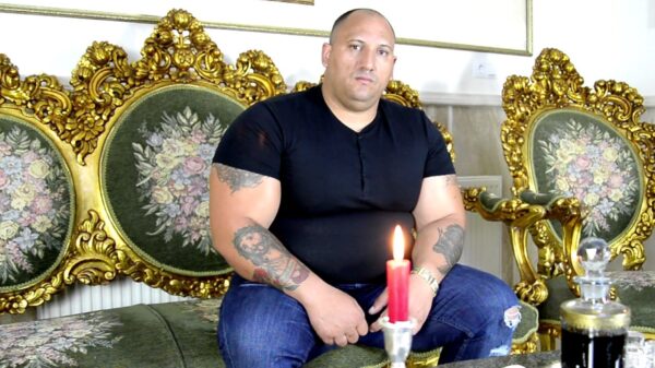 De muzikale monsterhit van de week: Calin Campionu' - Ce face boala din om