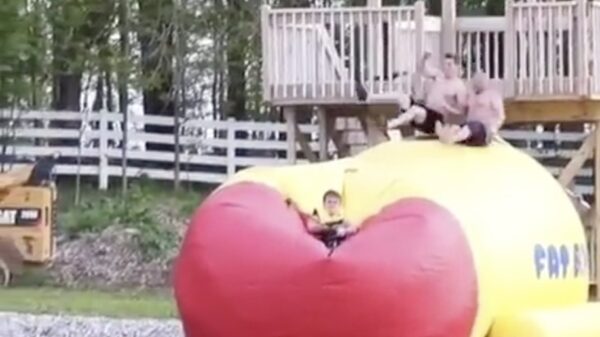 Moet het lanceren van dwergen niet gewoon Olympisch worden?