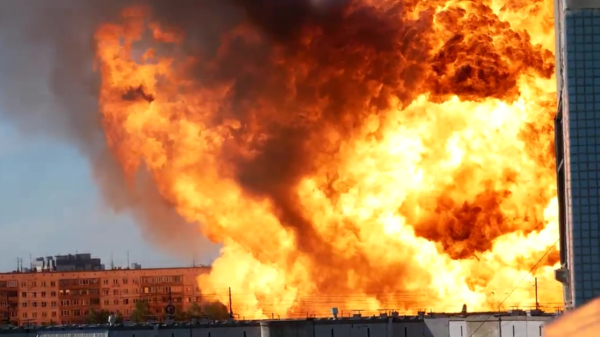 Extreme explosie na brand in Russisch tankstation: minimaal 35 gewonden