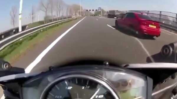 Motor en BMW doen samen een straatrace op de A12