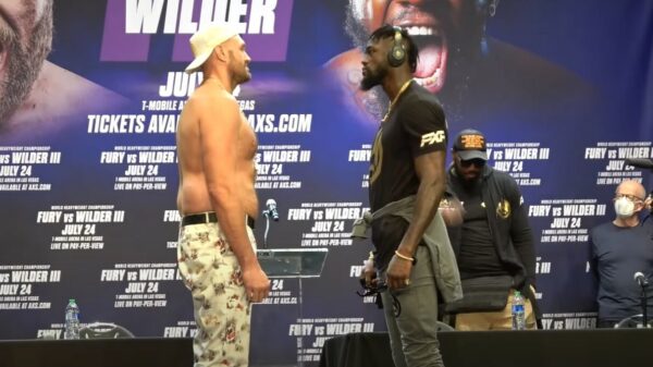 Tyson Fury en Deontay Wilder hebben langste face-off ooit als beide weigeren weg te kijken