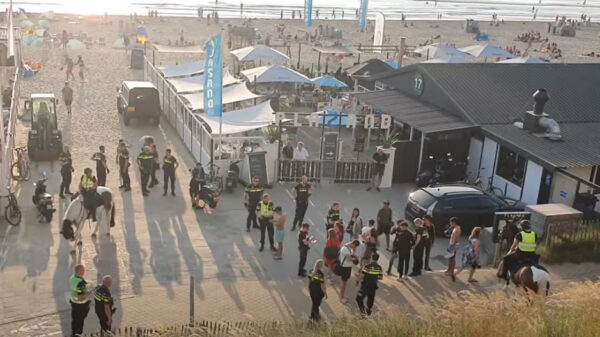 Terug naar het oude normaal: massale knokpartij op stranden Noordwijk en Zandvoort