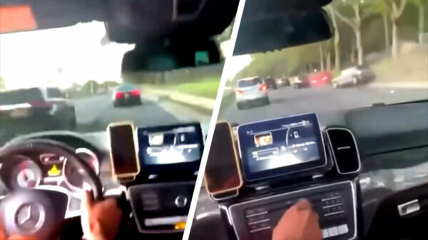 Verkeershufters slalommen door het verkeer en veroorzaken harde klapper