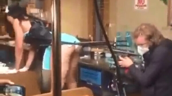 Cameraman heeft het naar zijn zin bij nieuwe videoclip van Megan Thee Stallion