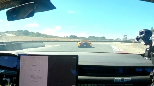 'Unplugged' Tesla Model S Plaid blaast met gemak voorbij McLaren P1
