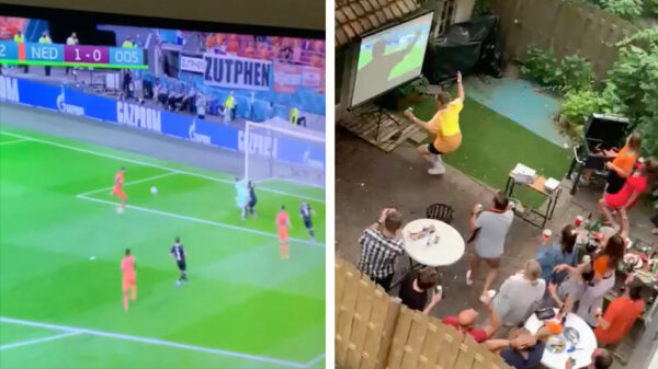 Heerlijke actie: je buren begekken die met vertraging voetbal kijken. GOALL!!!