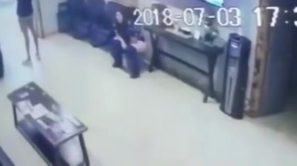 Prullenbak voldoet prima als je aan de schijt bent en het toilet is bezet