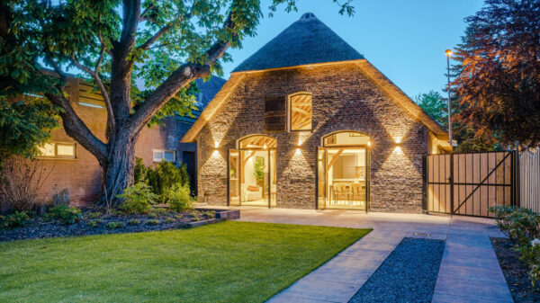 In deze vette verbouwde woonboerderij in Drunen kun jij prima feestjes geven