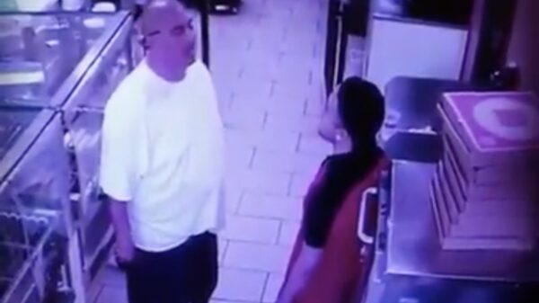 Stoere gangster kwam verhaal halen bij nèt het verkeerde keukenknaapje