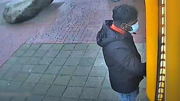 Opsporing verzocht: marktplaatsoplichter weet 62-jarige weduwe voor €4.000,- te flessen