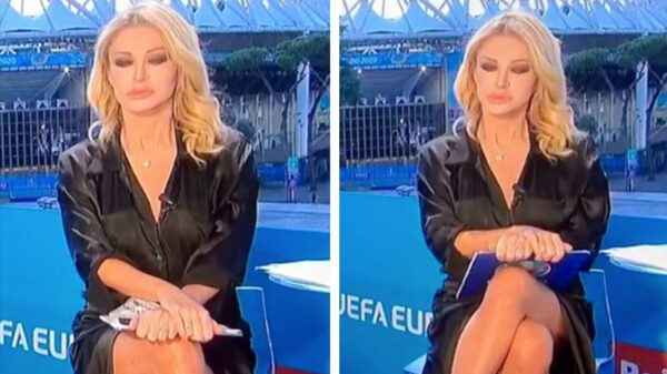 Mama mia: Italiaanse presentatrice Paola Ferrari heeft een Basic Instinct-momentje