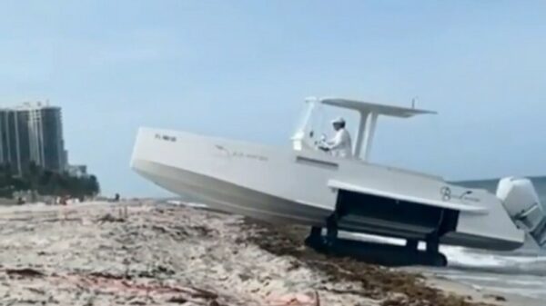 Gespot: nieuwe James Bond-schurk die op weg naar huis is