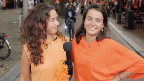 Sfeertje proeven in Amsterdam tijdens de EK-wedstrijd tussen Nederland en Tsjechië