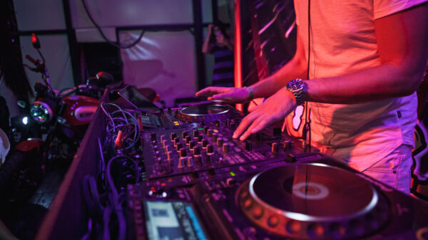 Sommige dj's hebben een prima gevoel voor humor